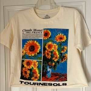 Gildan White Sunflower Graphic Tee medium
